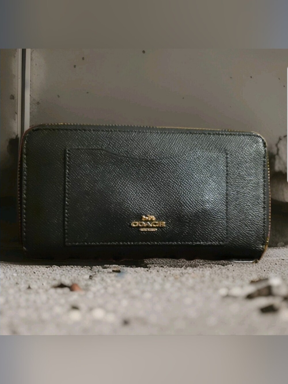 Coach F54007 Crossgrain Accordion Zip Leather Wallet in black.